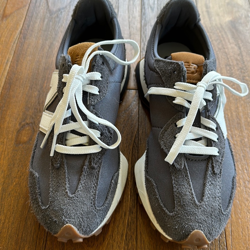 Never been worn new balance 327 grey with gum color sole